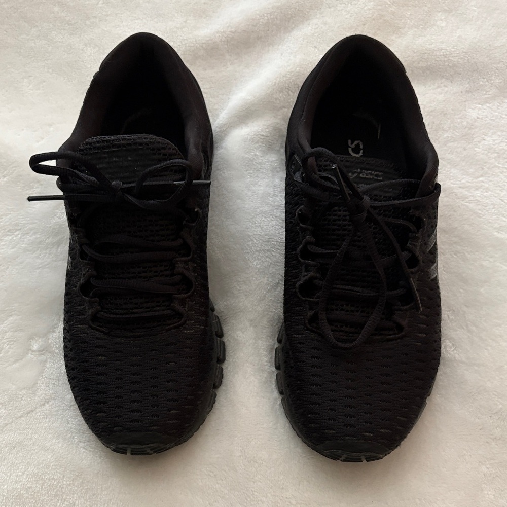 *sold* Asics women’s running shoes